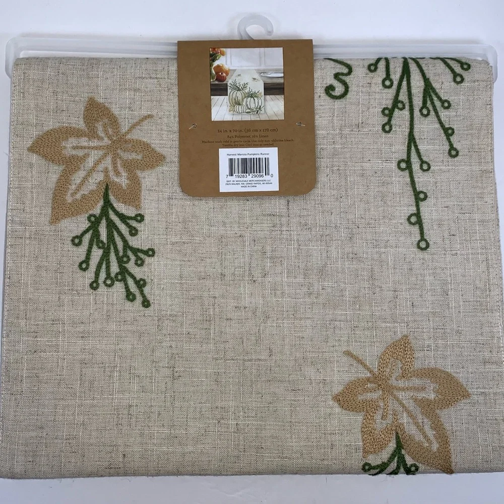Harvest Mariola Pumpkins Embroidered Fall Table Runner 14x70 NWT (Q233-236)
